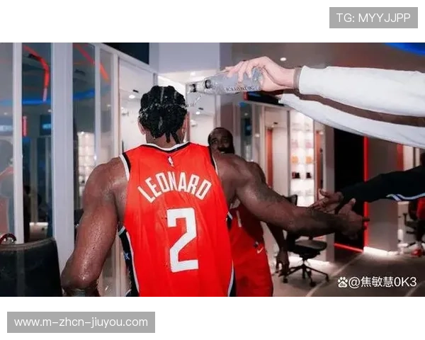 伦纳德卡住身位，洛杉矶快船先赢身体对抗